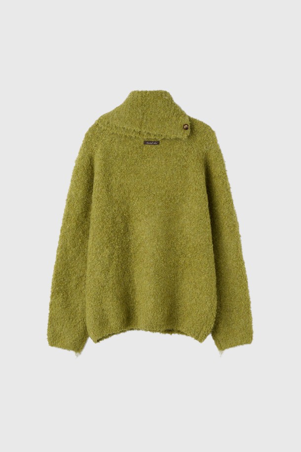 **[25FW] WOMAN 넥 워머 루즈핏 부클 니트 [3COL] / WBE4L05550**

부드러운 부클 소재로 제작된 여성용 넥 워머 루즈핏 니트입니다. 아이보리, 차콜, 올리브 세 가지 색상으로 출시되었습니다. 넥 워머 디테일이 적용되어 보온성을 높였으며, 터틀넥 디자인으로 포근한 느낌을 줍니다. 가을, 겨울 시즌에 베이직, 클래식, 미니멀, 캐주얼 스타일로 폭넓게 활용하기 좋습니다. 루즈핏으로 편안한 착용감을 선사하며, 두꺼운 두께감으로 따뜻하게 즐길 수 있습니다.
