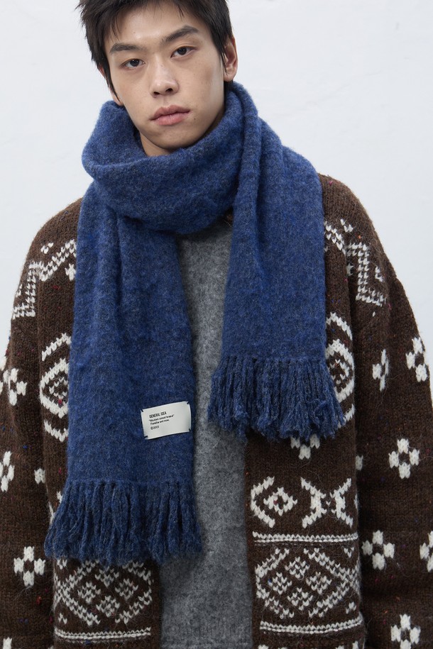 [25FW] UNISEX 헤어리 니트 머플러 [3COL]는 부드러운 촉감의 헤어리 텍스처가 특징인 유니섹스 머플러입니다. 가을과 겨울에 착용하기 좋은 두꺼운 두께감의 니트 소재로 제작되었으며, 베이직하고 캐주얼한 스타일을 연출하기 좋습니다. 네이비 컬러의 무지 디자인으로 다양한 옷차림에 매치하기 용이합니다. 캐주얼, 클래식, 미니멀 스타일을 즐겨 입는 분들께 추천합니다.
