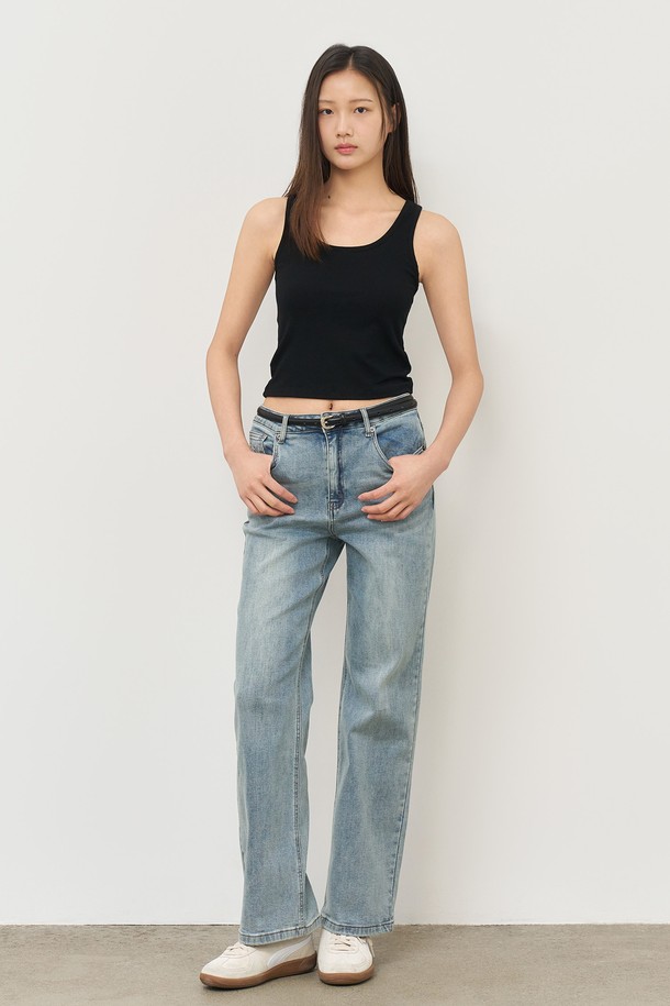 GENERAL IDEA - 민소매티셔츠 - [25SS] WOMAN 솔리드 U넥 슬리브리스 [BLACK] / WBE2L01517