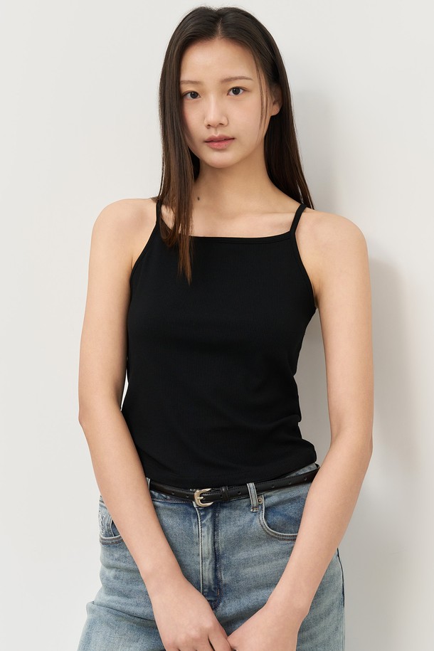 GENERAL IDEA - 민소매티셔츠 - [25SS] WOMAN 네로우 스트랩 슬리브리스 [BLACK] / WBE2L01521