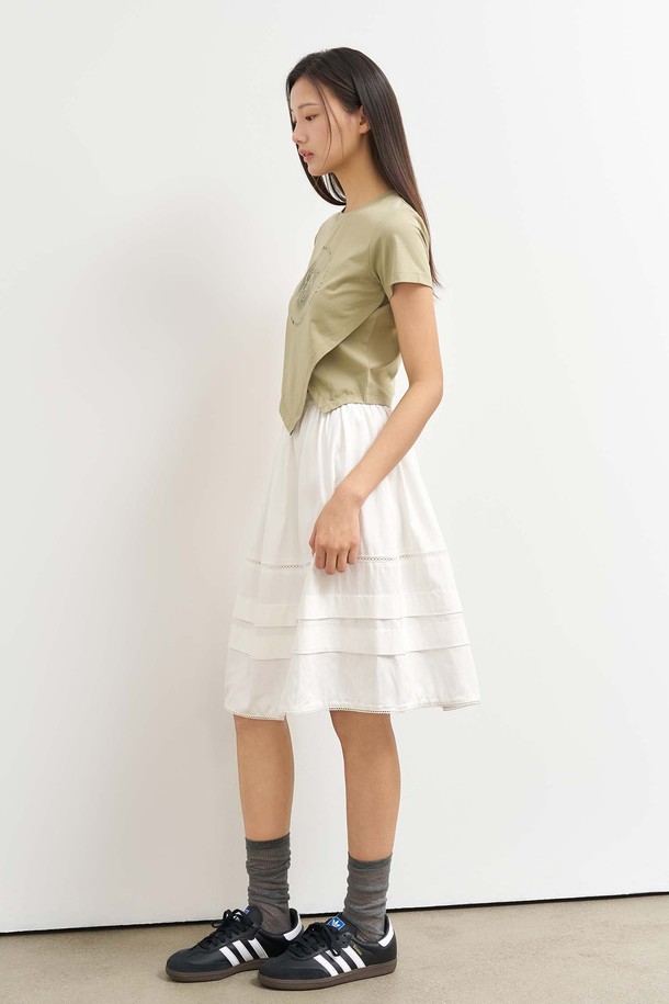 GENERAL IDEA - 반소매 티셔츠 - [25SS] WOMAN 언밸런스 실켓 스판 아트웍 반팔티 [LIGHT KHAKI] / WBE2L01540