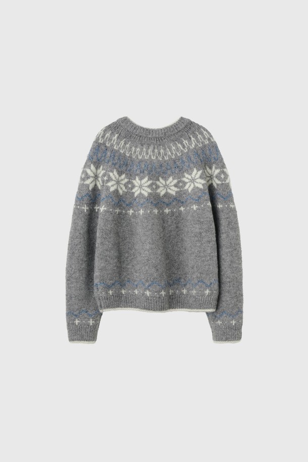 [25FW] WOMAN 울 노르딕 더플 가디건 [4COL] / WBD4L04550은 여성용 아우터로, 가을과 겨울에 따뜻하게 입을 수 있는 두꺼운 울 소재의 가디건입니다. 노르딕 패턴이 돋보이는 디자인으로, 캐주얼 스타일에 잘 어울리며, 일상과 출근룩, 모임룩 등 다양한 TPO에 활용할 수 있습니다. 부드러운 촉감의 더플 코트 스타일로 제작되었으며, 토글 여밈 방식을 사용하여 클래식하고 미니멀한 스타일을 연출합니다. 긴 소매 기장으로 보온성을 높였으며, 울 소재 특유의 고급스러운 분위기를 자아냅니다.
