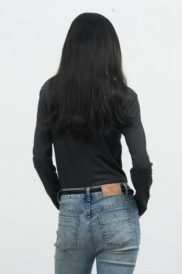 **[25FW] WOMAN 히트젯 히트 U넥 티셔츠 [3COL] / WBE4L01516**

쌀쌀한 가을, 겨울철 따뜻함을 선사할 여성용 히트젯 히트 U넥 티셔츠입니다. 베이직한 디자인에 블랙 컬러로, 다양한 출근룩 및 미니멀, 클래식, 캐주얼 스타일에 활용하기 좋습니다. 면 소재로 제작되어 부드러운 촉감을 제공하며, 레귤러핏과 긴 소매 기장으로 편안한 착용감을 선사합니다. 발열 및 보온 기능의 히트텍 소재로 제작되어 추운 날씨에도 따뜻하게 몸을 보호해 줍니다.
