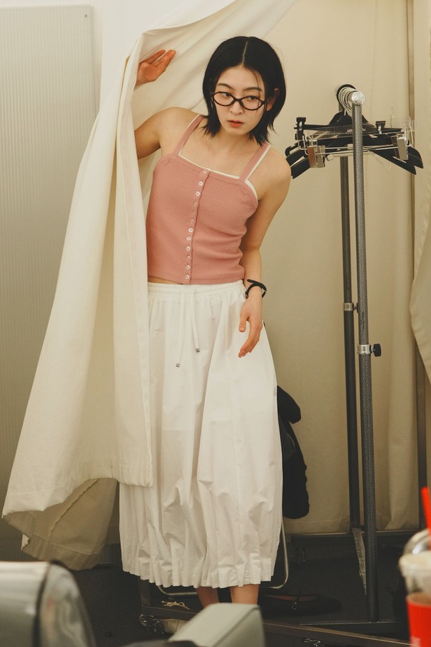 GENERAL IDEA - 민소매티셔츠 - [25SS] WOMAN 버튼 업 니트 뷔스티에 [PINK] / WBE2L05527