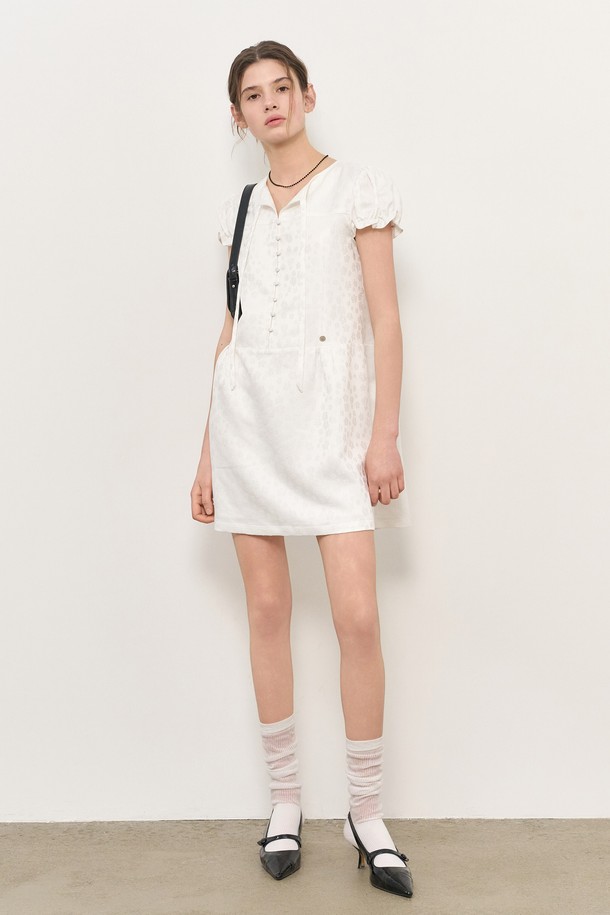 GENERAL IDEA - 반소매 원피스 - [25SS] WOMAN 실키 자카드 미니 원피스 [WHITE] / WBE2L15505