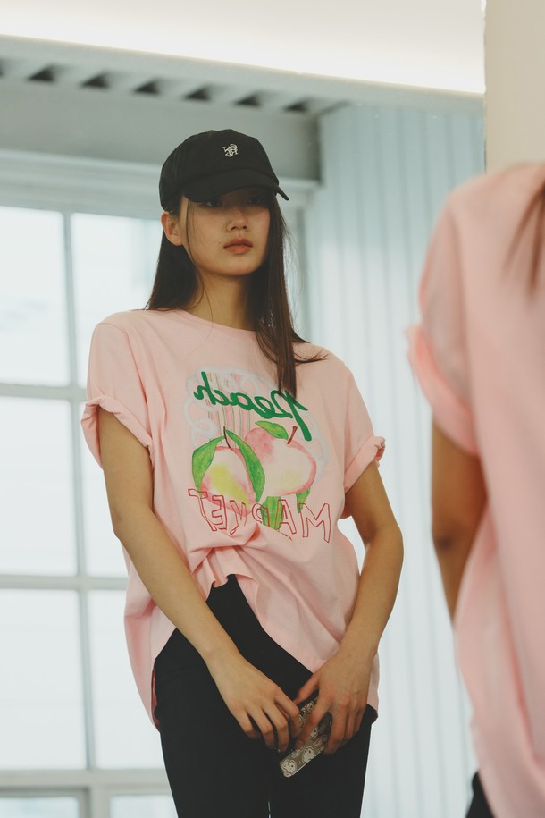 GENERAL IDEA - 반소매 티셔츠 - [25SS] WOMAN 후르츠 루즈핏 반팔티 [PINK PEACH] / WBE2L01537