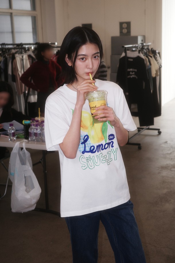 GENERAL IDEA - 반소매 티셔츠 - [25SS] WOMAN 후르츠 루즈핏 반팔티 [WHITE LEMON] / WBE2L01537