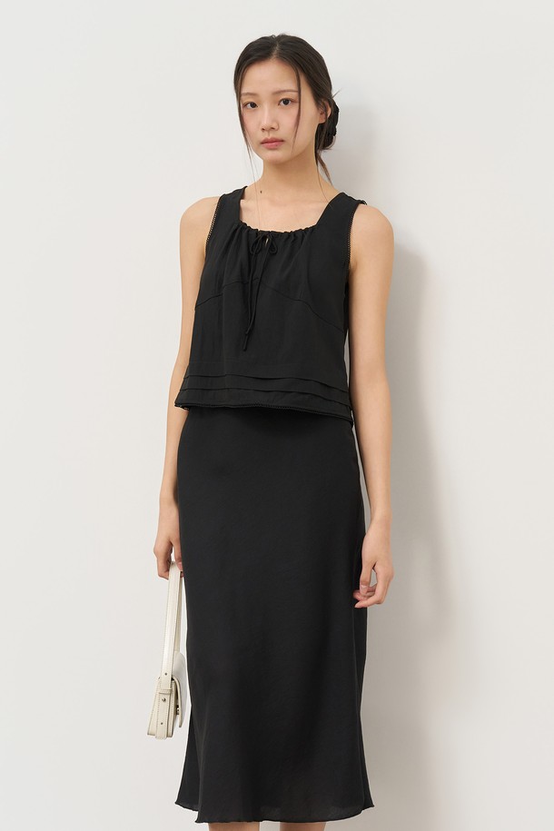 GENERAL IDEA - 블라우스 - [25SS] WOMAN 레이스 리본 슬리브리스 블라우스 [BLACK] / WBE2L03515