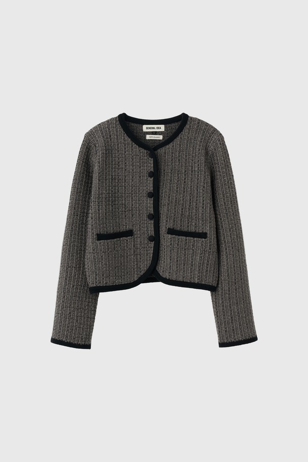 [25FW] WOMAN 뉴클래식 트위드 재킷은 여성스러운 라인을 살려주는 세미 크롭 기장의 클래식 트위드 재킷입니다. 차콜 블랙 컬러의 스탠다드핏으로, 봄, 가을, 겨울 시즌에 걸쳐 데이트룩, 오피스룩, 모임룩 등 다양한 TPO에 활용하기 좋습니다. 메탈 트위드 소재와 약간 두꺼운 두께감으로 탄탄한 촉감을 선사하며, 신축성 있는 소재로 편안한 착용감을 제공합니다. 긴 소매와 버튼 여밈 방식, 그리고 비침 없는 디자인으로 미니멀하면서도 시크한 스타일을 연출할 수 있습니다.
