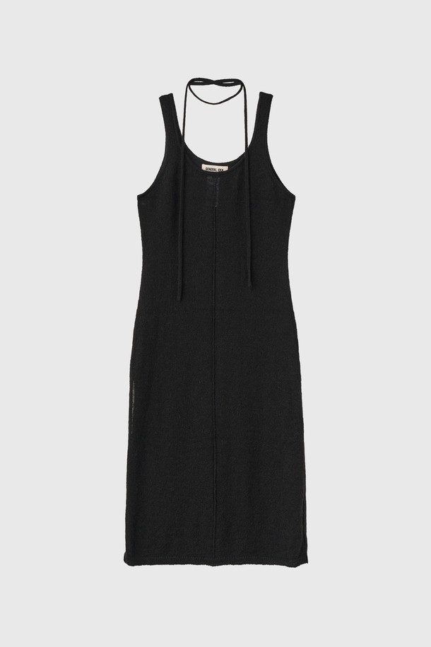 **[25FW] WOMAN 울 시스루 레이어드 원피스 [3COL]**

여성스러운 무드를 연출하는 울 시스루 레이어드 원피스입니다. 크림, 모카, 블랙 세 가지 색상으로 출시되었으며, 봄, 가을, 겨울에 입기 좋습니다. 얇은 두께감의 헤어리한 촉감과 시스루 소재가 특징이며, 뒤판 네크라인 자개 단추 디테일이 돋보입니다. 스탠다드핏으로 편안하게 착용 가능하며, 데이트룩, 모임룩, 카페룩 등 다양한 TPO에 활용할 수 있습니다. 클래식, 미니멀, 로맨틱 스타일을 즐겨 입는 고객에게 추천합니다.
