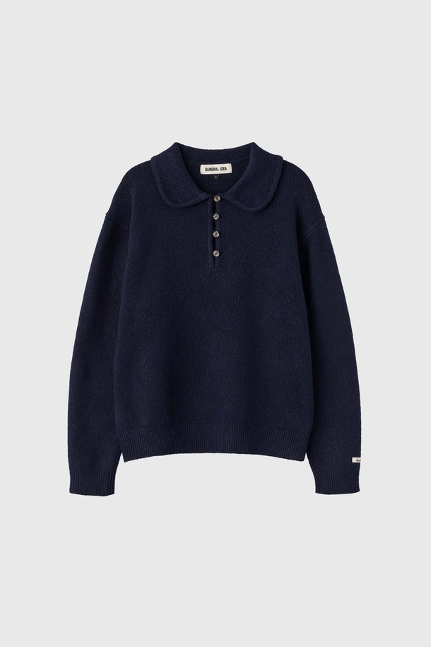 [25FW] WOMAN 루즈핏 라운드 카라 풀오버는 여성 의류 상의로, 가을과 겨울에 착용하기 좋은 니트/스웨터입니다. 아이보리, 베이지, 네이비 3가지 색상으로 출시되었으며, 루즈핏 라운드 카라 디자인이 특징입니다. 폴리에스테르, 아크릴, 폴리우레탄 혼방 소재로 제작되어 부드러운 촉감과 가벼운 착용감을 제공하며, 약간 두꺼운 두께감으로 따뜻하게 입을 수 있습니다. 단추 고리 디테일 플라켓과 소매 끝 직조 라벨 포인트가 디자인의 퀄리티를 높이고, 신축성이 있어 편안하게 활동할 수 있습니다. 데이트룩, 카페룩, 겨울 데일리룩 등 다양한 TPO에 클래식하고 미니멀한 스타일로 연출하기 좋습니다.
