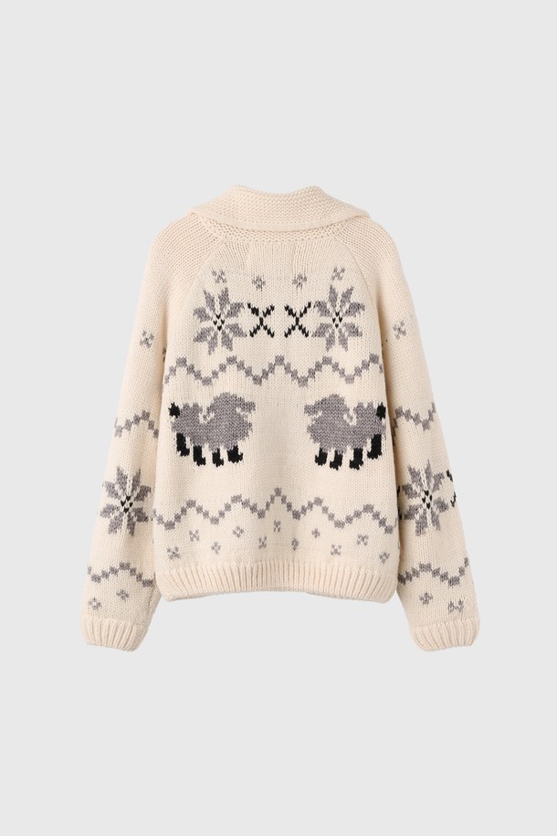 [25FW] WOMAN 울 블랜드 코위찬 니트 점퍼는 여성스러운 캐주얼 스타일을 완성하는 니트 점퍼입니다. 아이보리, 그레이 2가지 색상으로 출시되었으며, 부드러운 촉감의 울 소재로 제작되어 가을, 겨울 시즌에 따뜻하게 착용할 수 있습니다. 레귤러핏에 집업 스타일로 편안한 착용감을 제공하며, 코위찬 패턴과 기하학, 노르딕 무늬가 돋보입니다. 출근룩, 모임룩 등 다양한 TPO에 활용 가능하며, 캐주얼, 클래식, 미니멀 스타일을 즐겨 입는 분들께 추천합니다.
