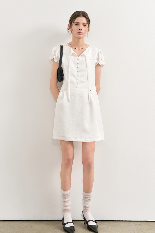 GENERAL IDEA - 반소매 원피스 - [25SS] WOMAN 실키 자카드 미니 원피스 [WHITE] / WBE2L15505