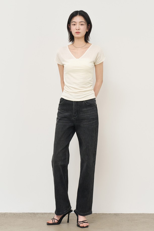 GENERAL IDEA - 반소매 티셔츠 - [25SS] WOMAN 아세테이트 브이넥 셔링 반팔티 [IVORY] / WBE2L01532
