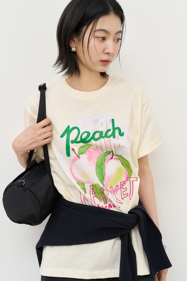 GENERAL IDEA - 반소매 티셔츠 - [25SS] WOMAN 후르츠 루즈핏 반팔티 [CREAM PEACH] / WBE2L01537