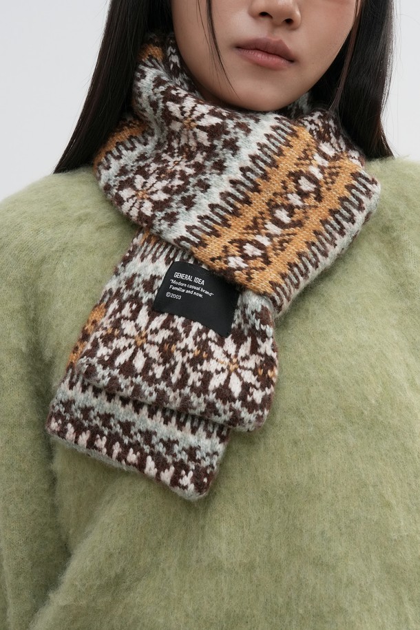 [25FW] UNISEX 페어아일 머플러 [3COL]는 부드러운 울 소재로 제작되어 가을, 겨울철 따뜻함을 선사하는 유니섹스 머플러입니다. 페어아일 패턴과 브라운, 화이트 컬러 구성으로 캐주얼, 클래식, 미니멀 스타일 모두 소화 가능하며, 출근룩에도 잘 어울립니다. 두꺼운 두께감과 니트 소재로 제작되어 뛰어난 보온성을 제공하며, 부드러운 촉감으로 편안하게 착용할 수 있습니다. 겨울철 방한용 머플러로, 스타일리시함과 따뜻함을 동시에 잡으세요.
