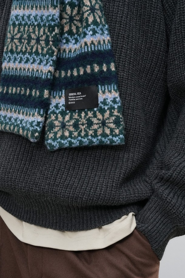 [25FW] UNISEX 페어아일 머플러 [3COL] / SBE4U96010는 클래식한 무드의 유니섹스 머플러입니다. 부드러운 울 소재로 제작되어 가을, 겨울철 따뜻하게 착용할 수 있으며, 두꺼운 두께감으로 보온성을 높였습니다. 네이비, 블루, 화이트 3가지 색상으로 출시되었으며, 전통적인 페어아일 패턴이 특징입니다. 미니멀한 스타일에도 잘 어울려, 다양한 룩에 포인트 아이템으로 활용하기 좋습니다. 
