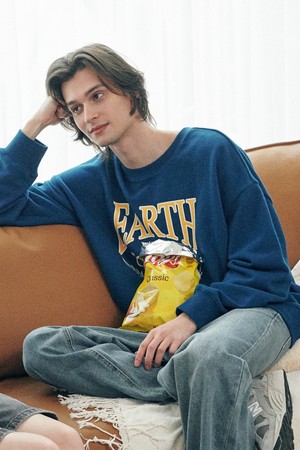 [25SS] UNISEX 어스 루즈핏 맨투맨 [BLUE] / SBE1U02010
