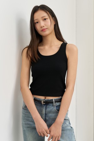 [25SS] WOMAN 솔리드 U넥 슬리브리스 [BLACK] / WBE2L01517