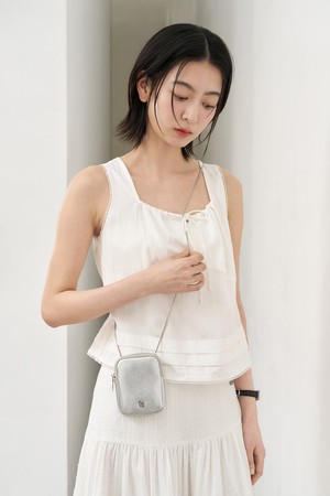 [25SS] WOMAN 레이스 리본 슬리브리스 블라우스 [WHITE] / WBE2L03515