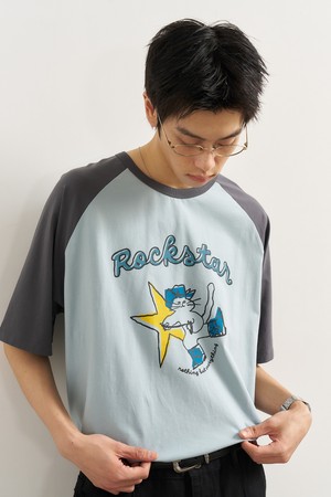 [25SS] UNISEX 래글런 웨스턴 캣 그래픽 반팔티 [LIGHT BLUE] / SBE2U01008