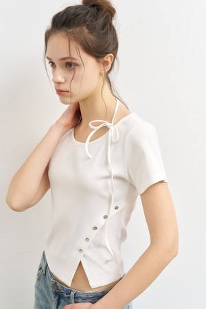 [25SS] WOMAN 버튼 슬릿 스트링 반팔티	[WHITE] / WBE2L01543