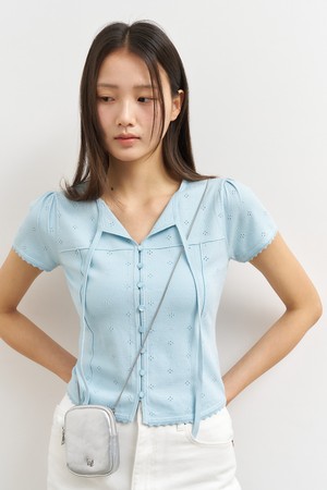 [25SS] WOMAN 펀칭 니트 하프 블라우스 [BLUE] / WBE2L04548
