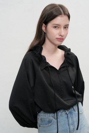 [25FW] WOMAN 루즈핏 프릴 카라 블라우스 [3COL] / WBE3L03504