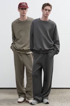 [25FW] UNISEX 코튼 로고 루즈핏 맨투맨 세트 [2COL] / SBE3U51003SET
