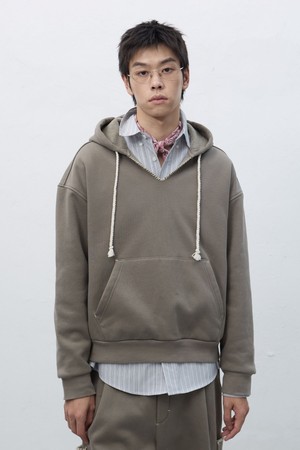 [25FW] UNISEX 스티치 브이넥 스웻 후드티 [3COL] / SBE4U51013M