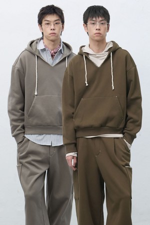 [25FW] UNISEX 스티치 브이넥 스웻 후드티 [3COL] / SBE4U51013M