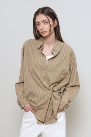 [26SS] WOMAN 루즈핏 버튼 랩 스트라이프 셔츠 [2COL] / GF1LSH506