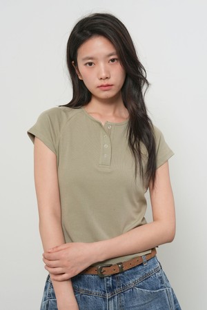 [26SS] WOMAN 스냅 헨리넥 티셔츠 [4COL] / GF2LTS528