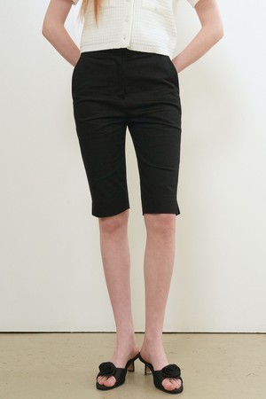 [26SS] WOMAN 클래식 카프리 슬릿 팬츠 [BLACK] / GF2LHP512
