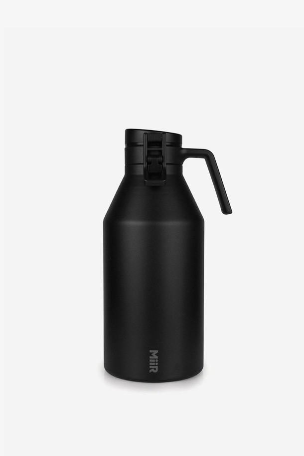 미르 그로울러 64oz (1,893ml)는 심플하고 모던한 디자인의 스테인레스 스틸 보틀입니다. 이중벽 진공 단열 기술로 최대 24시간 냉기 유지 및 12시간 보온이 가능하며, BPA FREE로 안심하고 사용할 수 있습니다. 캠핑, 아웃도어 활동 시 음료를 안전하게 보관하며, 누수 방지 기능과 Hardshell™ 파우더 코팅으로 내구성을 높였습니다.
