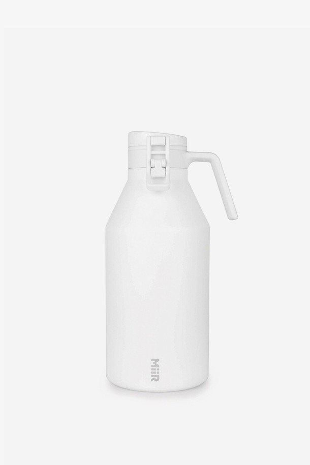 [미르] 그로울러 64oz (1,893ml)는 캠핑, 아웃도어 활동에 적합한 보온/보냉 기능의 화이트 색상 그로울러입니다. 이중벽 진공 단열 구조로 24시간 이상 냉기를 유지하며, 최대 72시간 보온 효과를 제공합니다. 스테인레스, 폴리프로필렌, 실리콘 소재로 제작되었으며, BPA FREE, 누출 방지 기능의 나사 없는 뚜껑과 Hardshell 파우더 코팅 마감으로 내구성을 높였습니다. 맥주, 커피, 음식 등을 안전하게 보관할 수 있으며, 사이즈는 직경 127 * 높이 292mm입니다.
