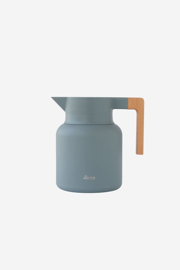 리버스 써모 저그 키트 1600ml - 애쉬 블루는 캠핑, 아웃도어, 일상생활에서 활용하기 좋은 대용량 보온/보냉 저그입니다. 1600ml의 넉넉한 용량으로 한 번의 사용으로 충분한 양을 담을 수 있으며, 애쉬 블루 색상이 세련된 느낌을 더합니다. 더블 월 구조와 진공 단열 기술로 뛰어난 보온/보냉 성능을 자랑하며, 70시간 동안 64.4°C 이상, 6시간 동안 6.3°C 이하의 온도를 유지합니다. 원푸시 버튼과 넓은 입구, 실리콘 패킹으로 편리한 사용과 누수 방지 기능을 제공하며, 천연목 우드 핸들 디자인으로 그립감을 높였습니다. 스테인리스 스틸, 폴리프로필렌, 천연목, 실리콘 등 안전한 소재로 제작되어 안심하고 사용할 수 있습니다.
