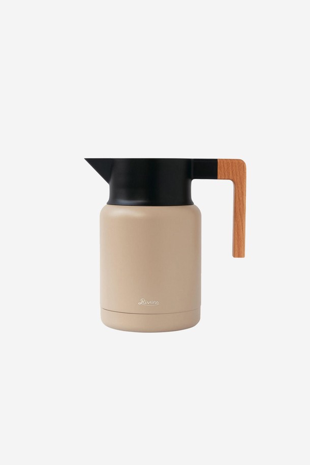 **리버스 써모 저그 키트 1200ml - 베이지**

캠핑, 아웃도어, 일상생활에서 활용하기 좋은 리버스 써모 저그 키트 1200ml 베이지입니다. 70시간 56°C 보온, 11°C 보냉이 가능한 뛰어난 보온/보냉 성능을 자랑합니다. 스테인리스 스틸, 천연목, 실리콘, PP 소재를 사용하여 제작되었으며, 우드 핸들과 원푸시 버튼 방식의 넉넉한 1200ml 사이즈로 편리하게 사용할 수 있습니다. 이중 벽 스테인리스 구조와 진공 단열, 실리콘 패킹, 넓은 입구 디자인으로 실용성을 높였습니다. 베이지 색상으로 어떤 공간에도 잘 어울립니다.
