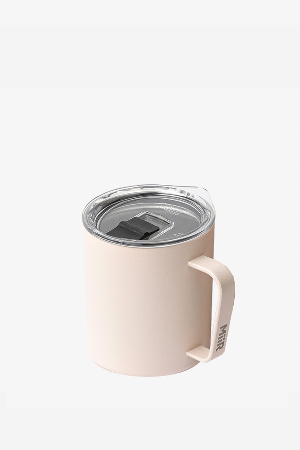 미르 캠프컵 12oz는 캠핑과 일상에서 모두 유용하게 사용할 수 있는 실용적인 아이템입니다. 스테인리스 스틸 소재로 제작되어 보온/보냉 기능을 제공하며, 손잡이가 있어 편리하게 사용할 수 있습니다. 화이트 색상에 슬라이드 뚜껑이 있어 디자인적으로도 훌륭하며, 이중 구조로 제작되어 높은 보온/보냉 효과를 누릴 수 있습니다.
