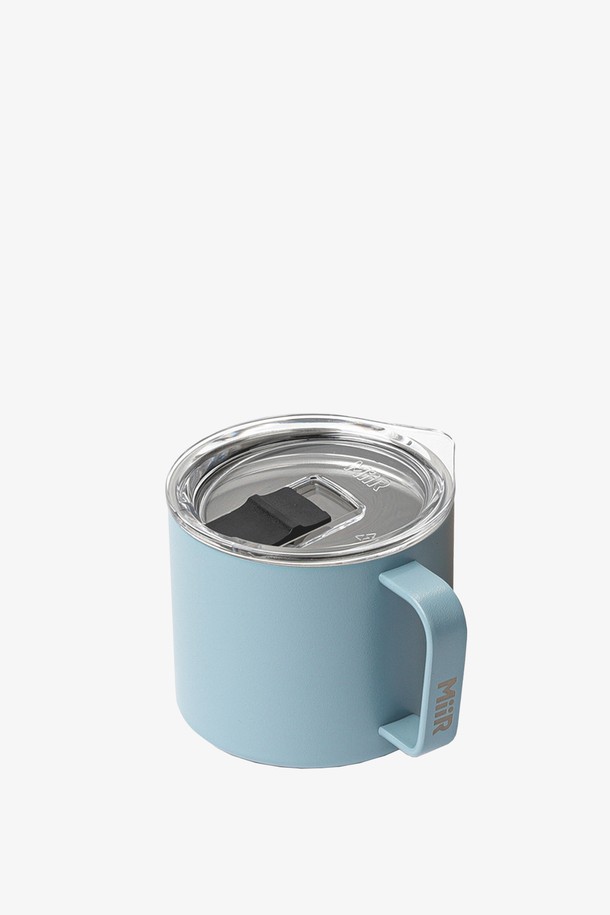 [미르] 캠프컵(슬라이드 뚜껑) 8oz는 캠핑과 일상에서 모두 사용하기 좋은 스테인리스 재질의 캠프컵입니다. 하늘색 컬러로 디자인되었으며, 보온 기능을 갖춘 이중 구조로 제작되어 음료를 오랫동안 따뜻하게 유지해줍니다. 슬라이드 뚜껑과 손잡이가 있어 편리하게 사용할 수 있으며, 8oz 용량으로 휴대성이 좋습니다.
