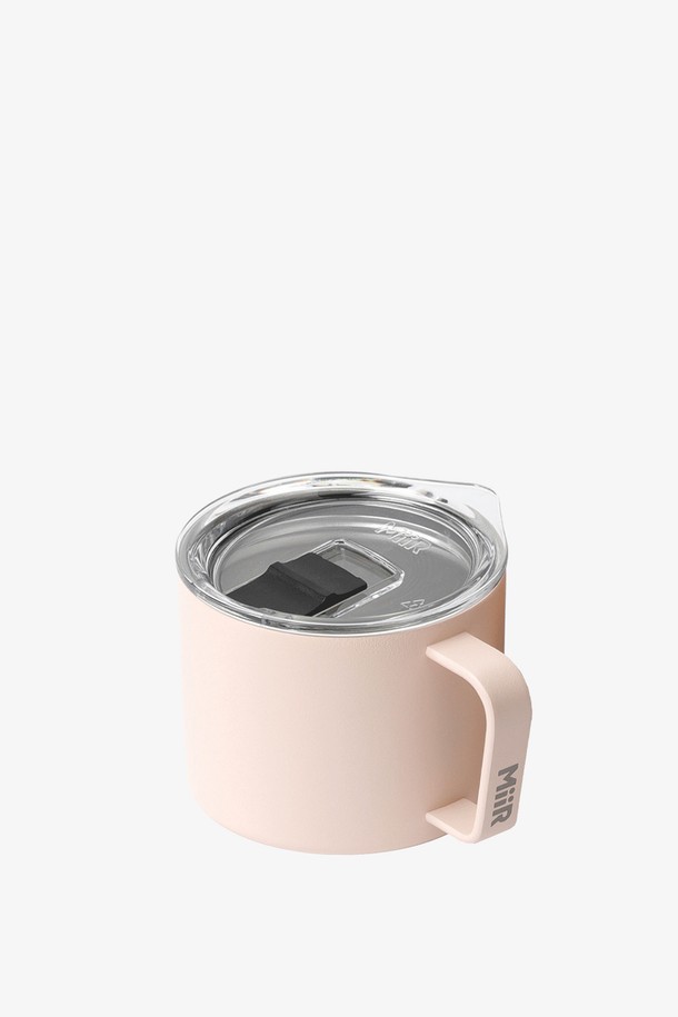 미르 캠프컵 8oz는 핑크 색상의 슬라이드 뚜껑 캠프컵으로, 18-8 스테인리스스틸과 실리콘 소재를 사용하여 제작되었습니다. 이중 구조로 설계되어 최대 12시간 보온, 24시간 이상 보냉 기능을 제공하며, 캠핑, 실내, 실외 어디에서든 사용할 수 있습니다. 8oz(237ml) 사이즈로, BPA-free, 넓은 입구, 손잡이, 파우더 코팅, 냄새 잔류 방지, 내구성이 강화된 것이 특징입니다.
