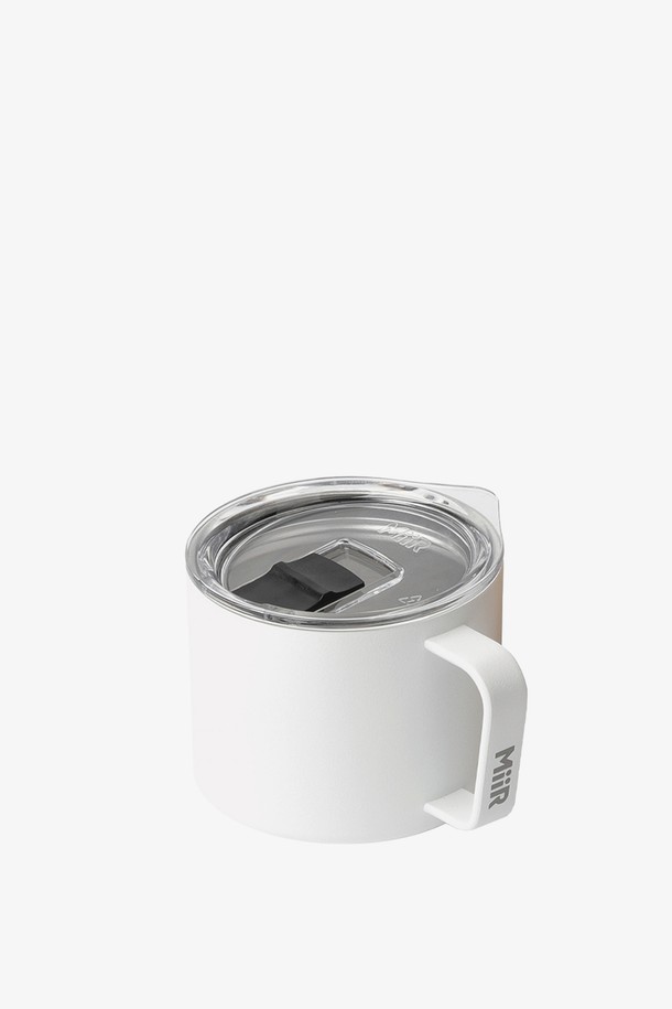 [미르] 캠프컵(슬라이드 뚜껑) 8oz는 캠핑과 일상에서 활용하기 좋은 실용적인 캠프컵입니다. 화이트 컬러의 스테인리스 스틸과 실리콘 소재를 사용하여 견고하며, 이중 진공 구조로 보온/보냉 기능을 제공합니다. 슬라이드 뚜껑, 누수 방지 기능, 그리고 BPA-free, 내구성, 결로 방지 등의 특징을 갖춰 편리하게 사용할 수 있습니다.
