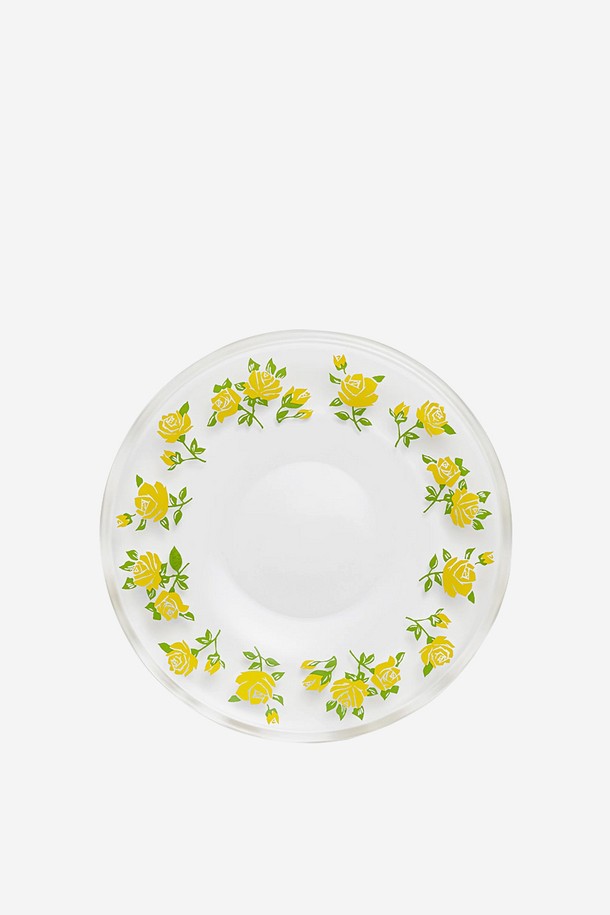 아데리아 (Aderia) 플레이트 120 - 로즈는 빈티지 스타일의 소다글라스 소재 플레이트입니다. 로즈, 화이트, 스카이블루, 옐로우, 오렌지 등 다채로운 색상으로 출시되었으며, 플라워와 스트라이프 패턴이 돋보입니다. 연필 색상의 작은 꽃, 풍선 프림로즈, 노바나 코스모스, 장미와 튤립 패턴이 디자인되어 소장 가치를 높입니다. 일상, 장식, 코스터, 소품 트레이 등 다용도로 활용 가능하며, 위생적이고 안전한 소재로 제작되었습니다. 사이즈는 120 x 18mm이며, 모던한 기능성을 갖춘 빈티지 스타일의 플레이트입니다.
