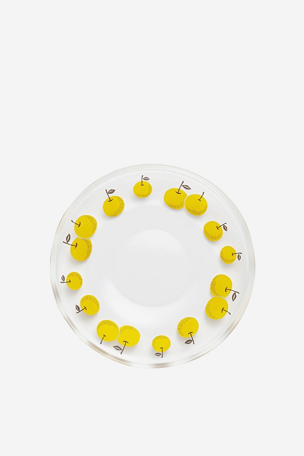 아데리아 플레이트 120 - 페어는 소다유리 소재로 제작된 플레이트입니다. 미디엄 사이즈로, 연필 색상의 작은 꽃 디자인, 화이트 & 스카이블루 조합, 노란 장미 & 오렌지 튤립, 스트라이프 플로럴 패턴, 레드 & 화이트 플라워, 동물 디자인 등 다양한 플라워, 프린트, 도트 패턴으로 레트로 & 빈티지 스타일을 연출합니다. 식기 및 코스터 용도로 사용 가능하며, 위생적인 사용이 가능합니다. 레트로 스타일의 패키지로 포장되어 소장 가치를 더합니다.
