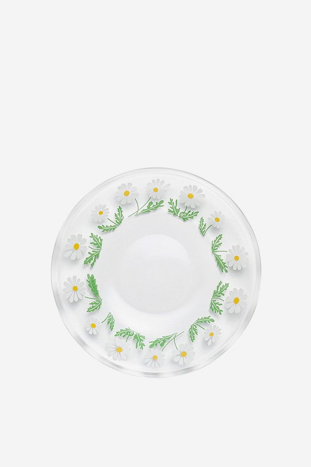 아데리아 플레이트 120 - 노바나는 70-80년대 식기를 재해석한 빈티지 스타일의 플레이트입니다. 소다유리 소재에 투명, 화이트 컬러를 사용하여 깔끔하고 모던한 느낌을 줍니다. 섬세한 플로럴 프린트와 유리 표면 프린팅, 노스탤직한 패키지 디자인이 특징입니다. 식기, 코스터, 소품 트레이 등 다용도로 활용 가능하며, 식기 안전 및 장식용으로 사용하기 좋습니다. 아련한 감성을 담아 테이블을 더욱 풍성하게 만들어 보세요.
