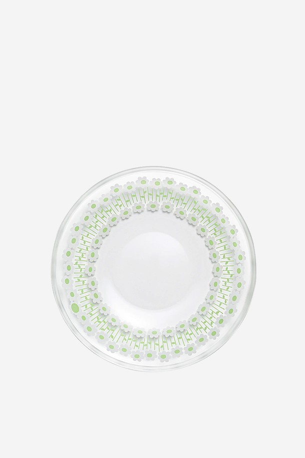 아데리아 플레이트 120 - 베이비스 브레스는 빈티지 감성을 담은 레트로 시리즈 디자인의 플레이트입니다. 120mm 크기의 소다유리 소재로 제작되었으며, 화이트, 스카이블루, 옐로우, 오렌지, 레드의 다양한 색상과 귀여운 스트라이프 플로럴 패턴이 특징입니다. 연필 색상으로 그린 듯한 작은 꽃 디자인이 돋보이며, 식기, 소품 보관, 코스터, 미니 트레이 등 다용도로 활용 가능합니다. 위생적인 소다유리 소재로 제작되어 불순물 걱정 없이 안심하고 사용할 수 있습니다.
