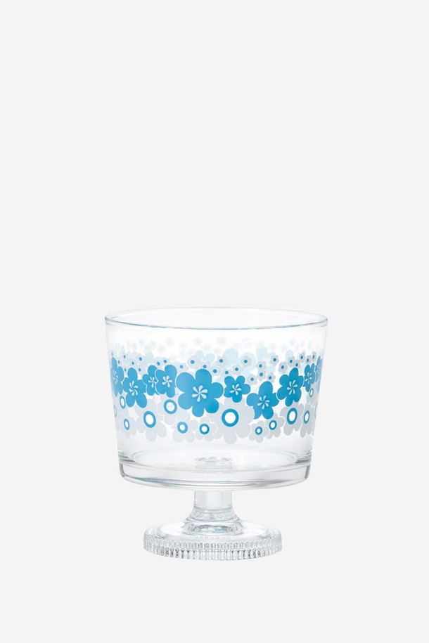 아데리아 딥 볼 윗 스템 285ml - 하나노와는 음료, 디저트, 과자 등을 담을 수 있는 다용도 유리컵입니다. 소다유리로 제작되었으며, 레트로 스타일의 플라워 또는 애니멀 패턴 프린팅이 돋보이는 동화적인 디자인입니다. 화이트, 스카이블루, 레드의 세 가지 컬러 옵션으로 제공됩니다. 식기세척기 사용이 가능하지만, 내열유리가 아니며 수제작 특성상 기포나 스크래치, 베이스 정렬 차이가 있을 수 있습니다. 285ml 용량으로 음료를 우아하게 즐기거나, 디저트와 간식을 담아 테이블을 풍성하게 연출할 수 있습니다.
