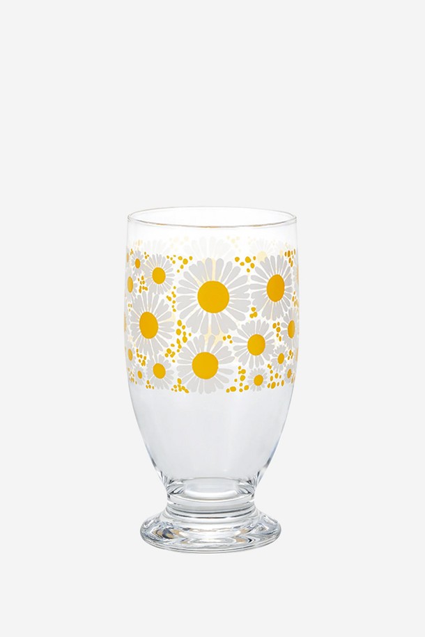 아데리아 텀블러 윗 스탠드 335ml - 데이지(Daisy)는 소다유리로 제작된 텀블러/컵입니다. 화이트, 스카이블루, 레드 컬러에 데이지, 코스모스, 레트로 플라워 패턴이 더해져 산뜻한 디자인을 자랑합니다. 라운드 형태와 스탠드 베이스 일체형 디자인으로 안정적인 사용감을 선사하며, 음료나 파르페를 담기에 적합합니다. 레트로 프린트가 돋보이며, 전자레인지 및 식기세척기 사용은 불가합니다. 급격한 온도 변화와 화기 근처, 뜨거운 물품 접촉에 주의하여 사용하세요.
