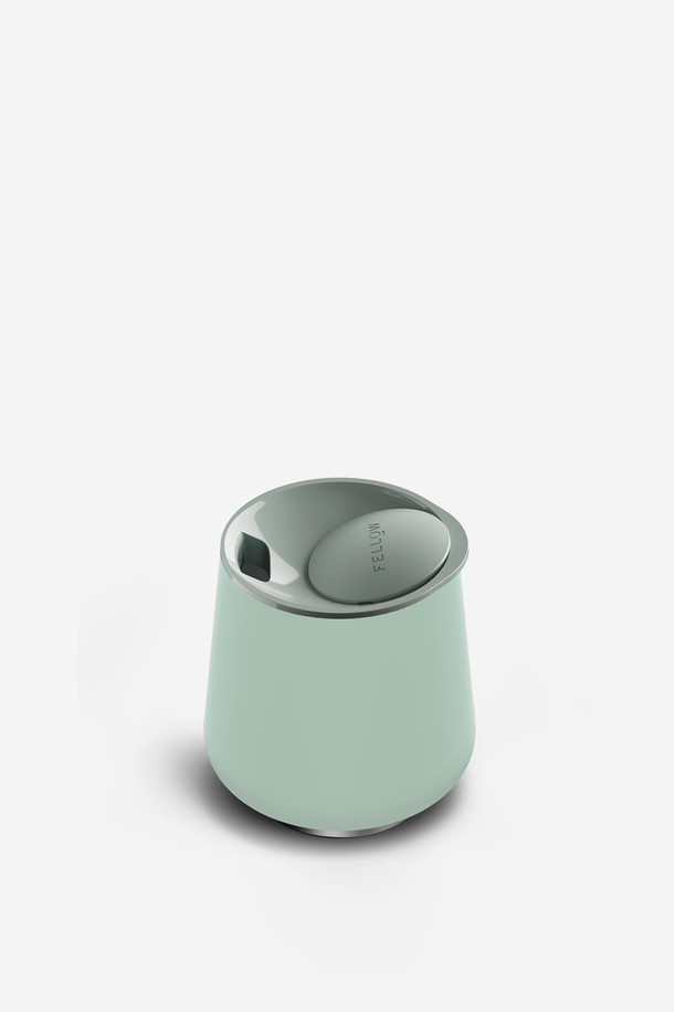 펠로우 루비 와인 텀블러 12oz - 민트칩은 음료 보관을 위한 제품입니다. 12oz 용량으로, 보온 및 보냉 기능을 제공합니다. 산뜻한 민트 컬러가 돋보이는 와인 텀블러입니다. 음료를 오랫동안 최적의 온도로 즐길 수 있도록 디자인되었습니다. 와인 텀블러로, 음료를 더욱 특별하게 즐길 수 있습니다.
