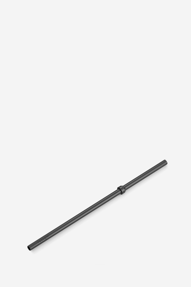 펠로우 카터 콜드 스트로우 16oz (매트 블랙)은 음료 섭취를 위한 제품입니다. Tritan 소재로 제작되어 내구성이 뛰어나며, 매트 블랙 색상으로 시크한 디자인을 자랑합니다. 누수 방지 기능과 휴대성을 갖춰 언제 어디서든 편리하게 사용할 수 있습니다. 뚜껑과 빨대 디자인으로 누수를 방지하며, 여분의 빨대를 준비하여 더욱 위생적으로 사용할 수 있습니다. 미온수와 중성세제를 사용하여 세척하고, 강한 충격, 화기, 무거운 물체 적재는 피해야 합니다.
